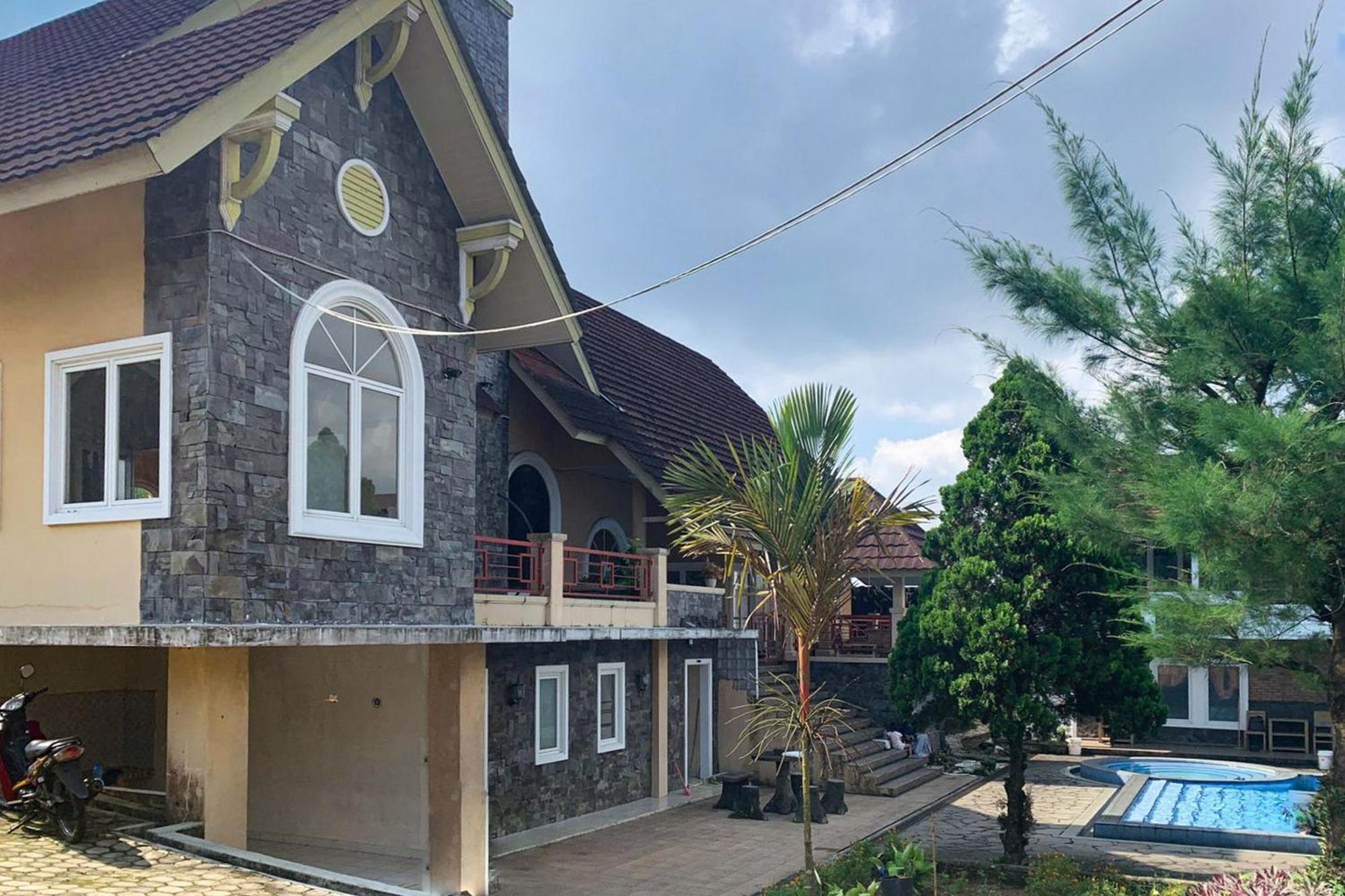 Urbanview Hotel Villa Q Gisting Bandjarnegeri Extérieur photo