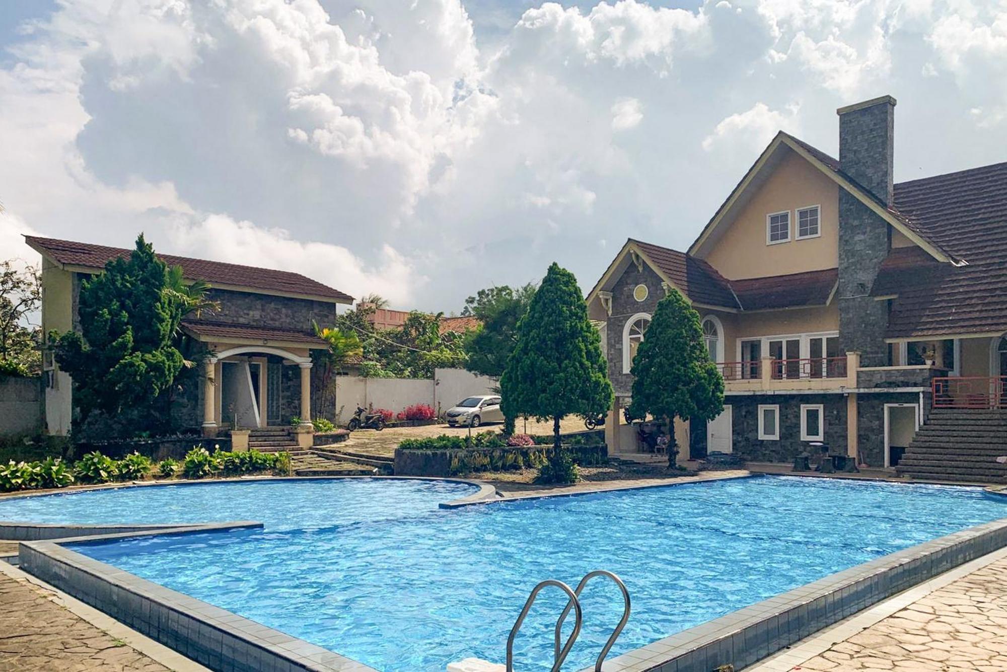 Urbanview Hotel Villa Q Gisting Bandjarnegeri Extérieur photo